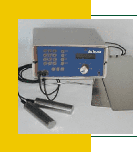 Laboratory equipment with a digital display and probes connected.